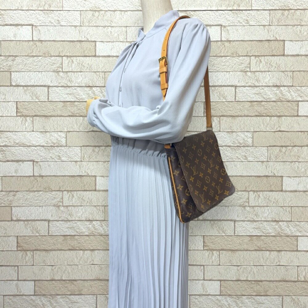 LOUIS VUITTON Authentic Brown Monogram Canvas Shoulder Bag - Picture 2 of 8